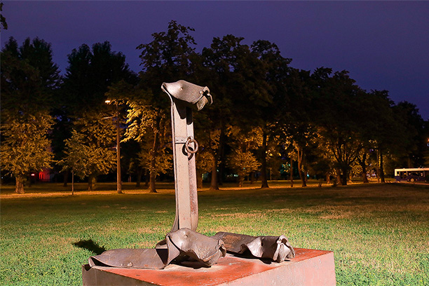 Петербургских дворняжек и таксу осветили в День собак