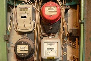 Россия не встала на счетчик: процесс внедрения учета в ЖКХ остался без координатора