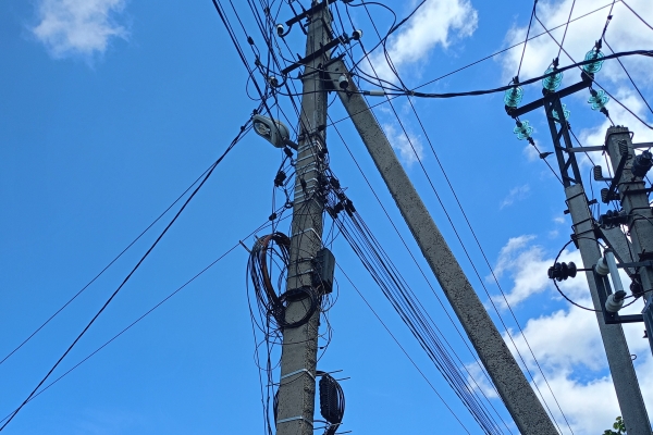 «Оренбургэнерго» демонтирует незаконные подвесы оптоволокна на опорах ЛЭП