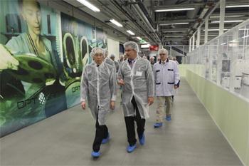 Министр энергетики США посмотрел на российские светодиоды