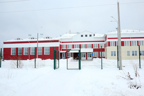 Архангельские энергетики подключили к сетям новую школу-сад в Каргополе
