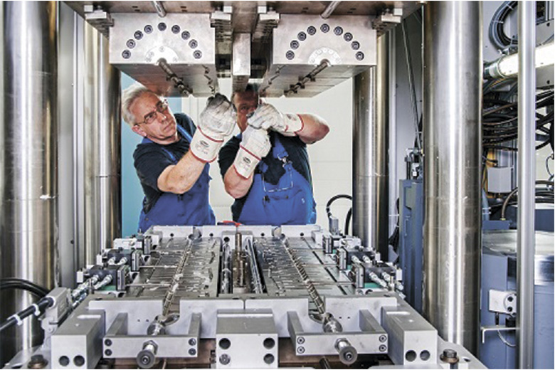  Производство изоляторов (фото с сайта aiz.ru)