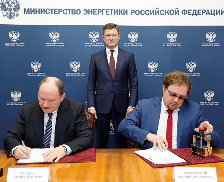 В Минэнерго Отраслевое тарифное соглашение в электроэнергетике РФ на&nbsp;2019-2021 годы подписали Председатель ВЭП Юрий Офицеров, министр энергетики Александр Новак, Президент Ассоциации «ЭРА России» Аркадий Замосковный.