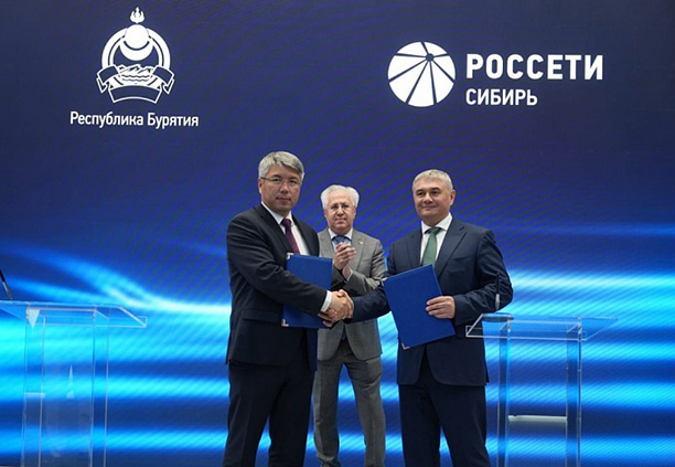 Подписание соглашения между главой Республики Бурятия Алексеем Цыденовым и генеральным директором «Россети Сибирь» Павлом Акилиным