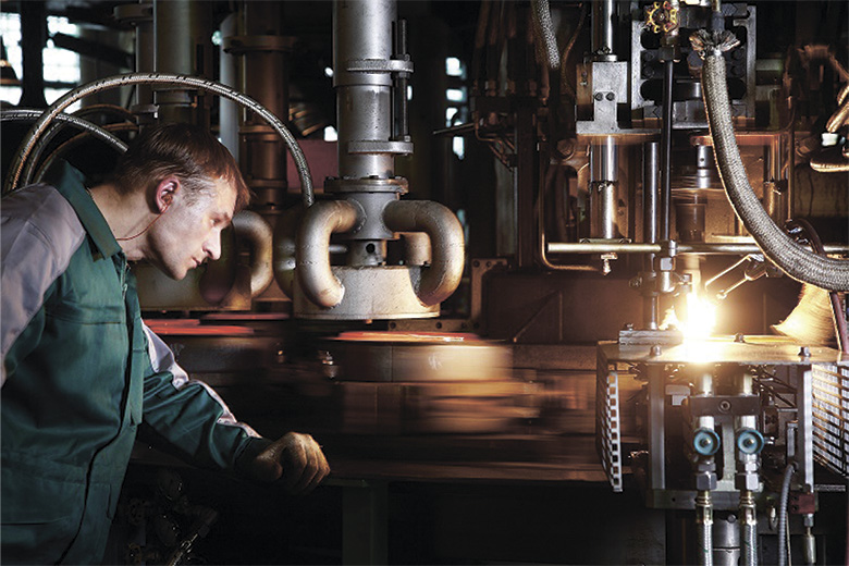  Производство изоляторов (фото с сайта aiz.ru)