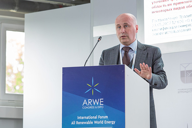 Минпромторг сейчас очень пристально следит за разработками систем накопления и готов поддерживать. Так как это будет полезно как для возобновляемой энергетики, так и для большой. Олег Токарев Минпромторг #ARWE2019 