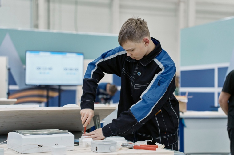 Внедрение цифровых технологий — вклад IEK GROUP в развитие рынка труда равных возможностей